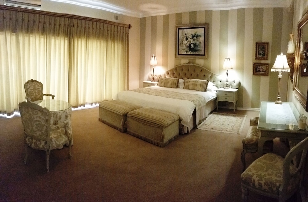 Royal Ridge Guest House and Apartments