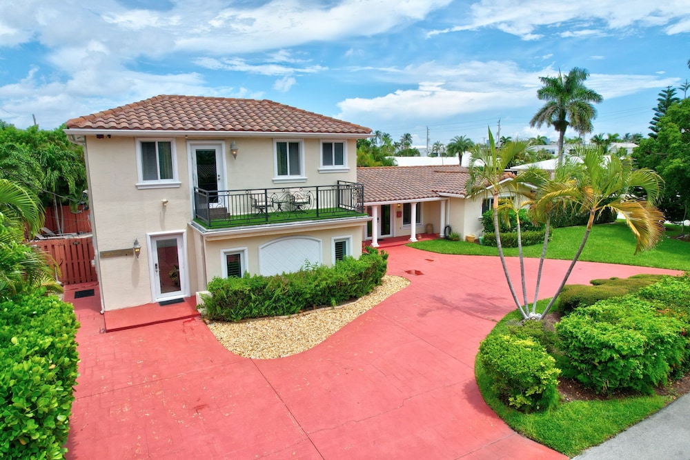Beach Duplex 3br Manor with Heated Pool
