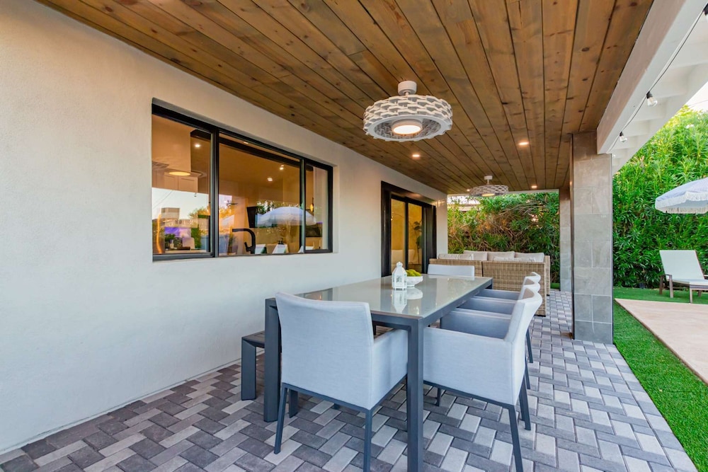 NEW The Kensington Custom Pool Al-fresco Living