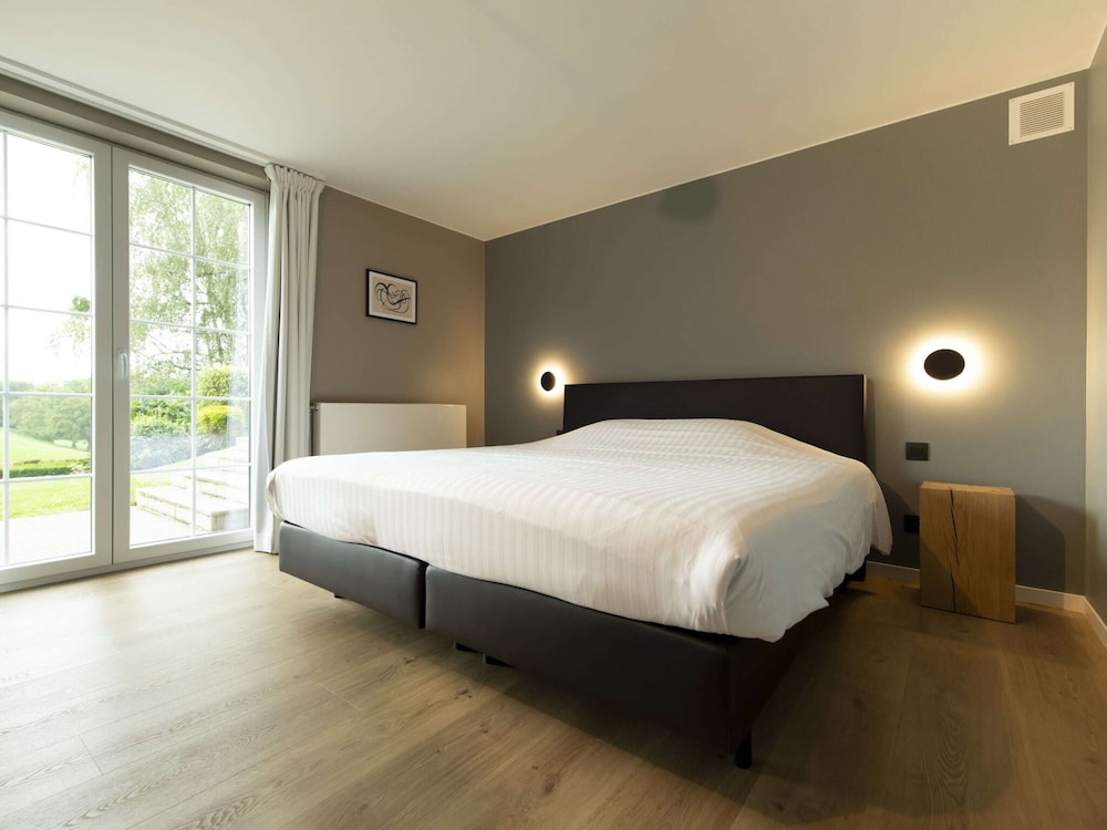 Luxury Villa With an Incredible Private Pool, Close to Maastricht and Liège view 3