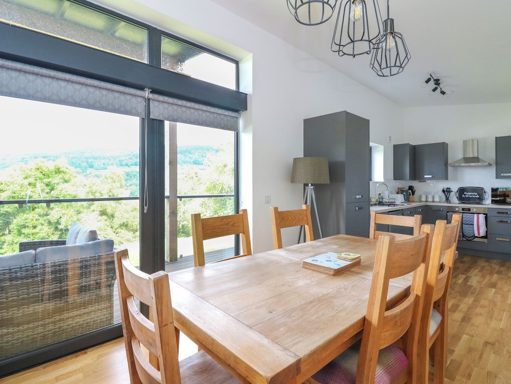 6 Strathtay Lodges