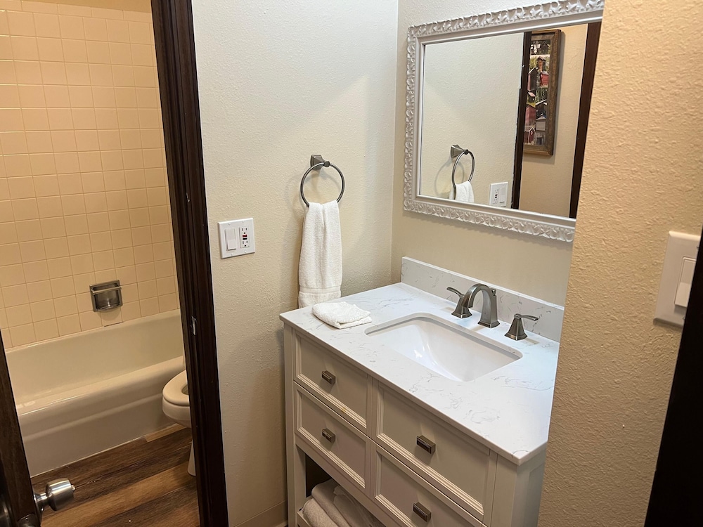 Dillon Valley East 2 Bed 2 Bath Dvjt