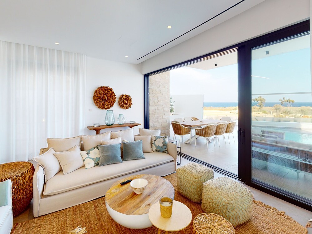 Konnos Bay Polymnia - Stunning 4-bdr Villa With Sea View
