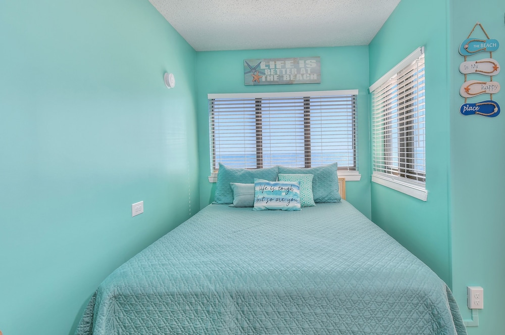 The Palace Resort by Elliott Beach Rentals