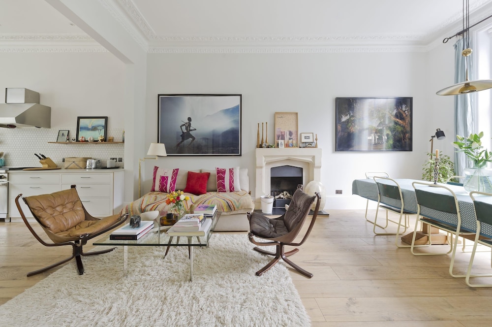 Gorgeous Stylish Interior Designed 5 Bed Home in Holland Park - Superb Location