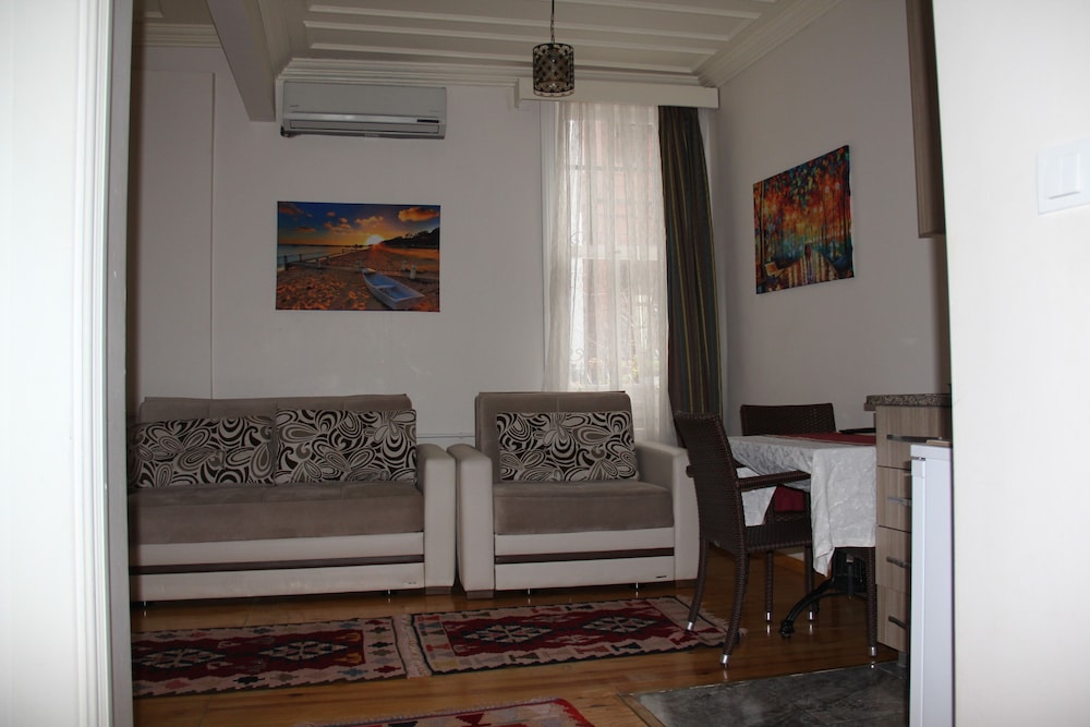 Jasmine Daire - Image 21