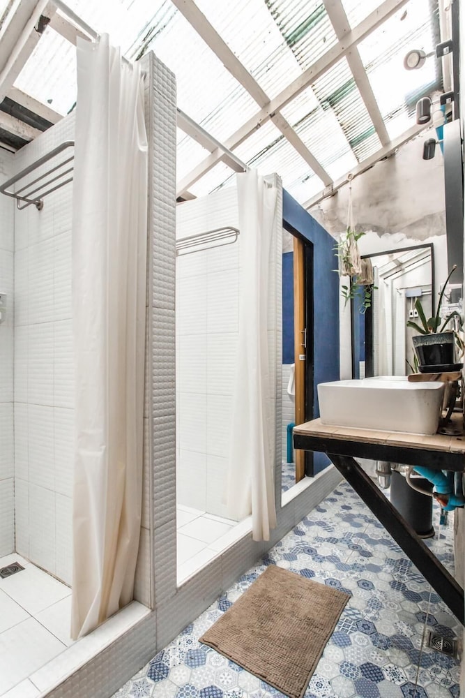 Klong House Hostel