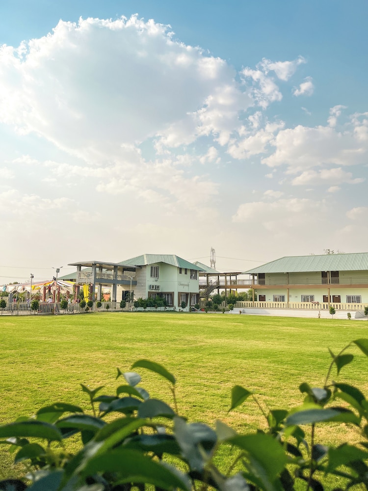 The Glen Yard Farms
