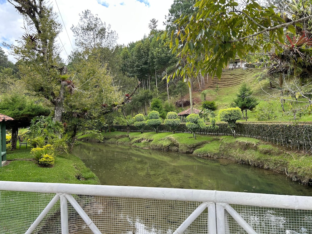Riviera Escondida