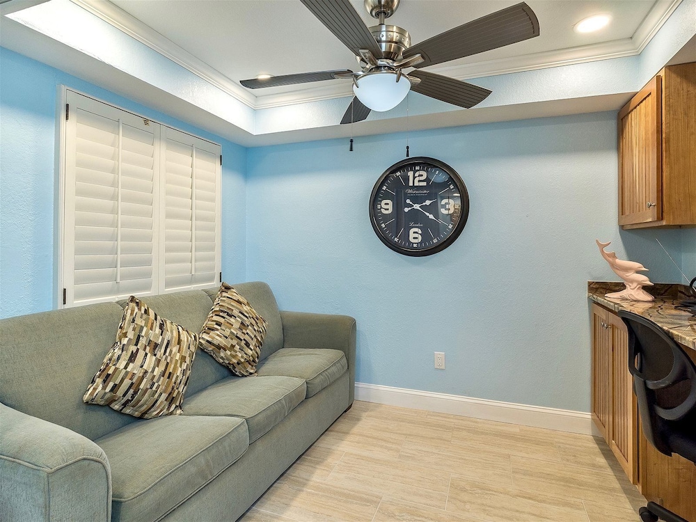 Pointe Santo Condos by Dream Vacation Rentals