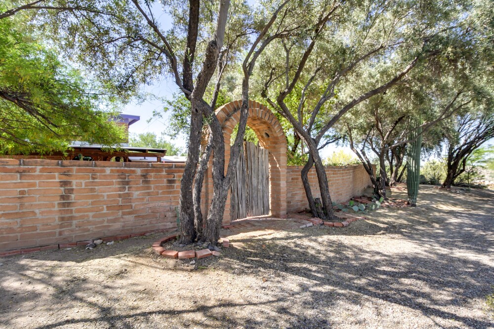 Eclectic Tucson Home 2 Mi to Saguaro National Park view 5