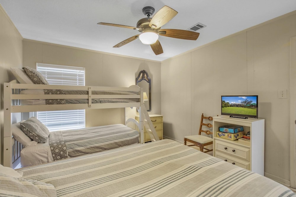 Pet Friendly Duplex on Little Lagoon Fishing Pier view 3