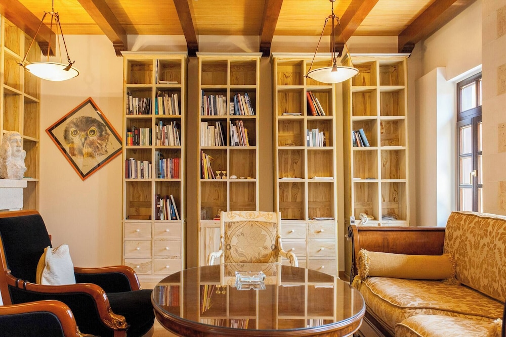 Luxurious Venetian 3 Floor House in the old Port