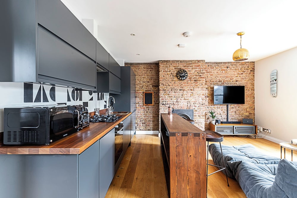 Rustic and Contemporary Haven in Brixton