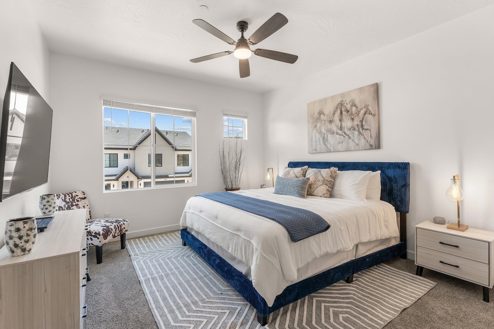 Popular Poolside Retreat 4 Bedroom Townhouse