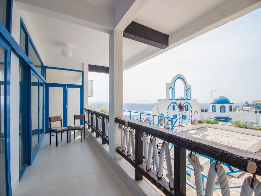 OYO 11900 Home Exotic 3BHK Bambolim