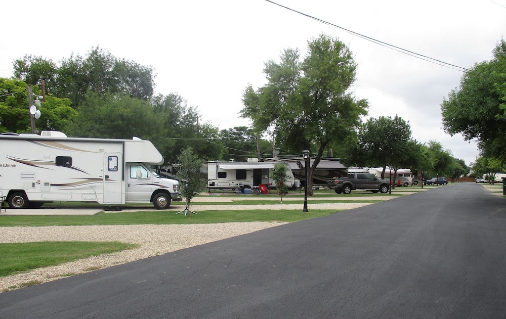 Travelers World RV Resort