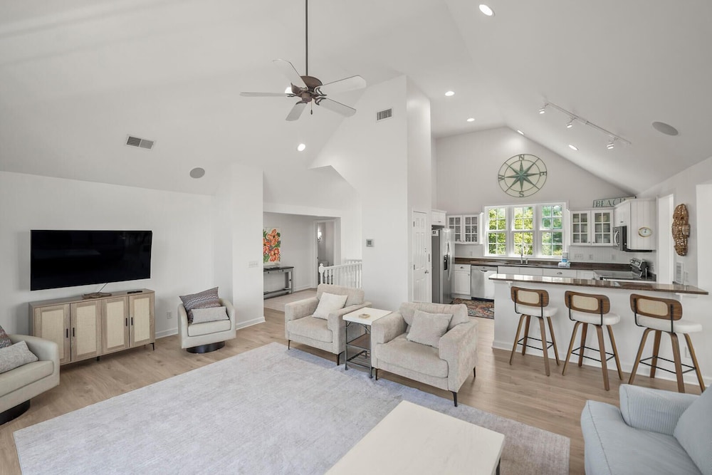 723 Seahorse Road - Newly Renovated, 5-bedroom Oceanside Home