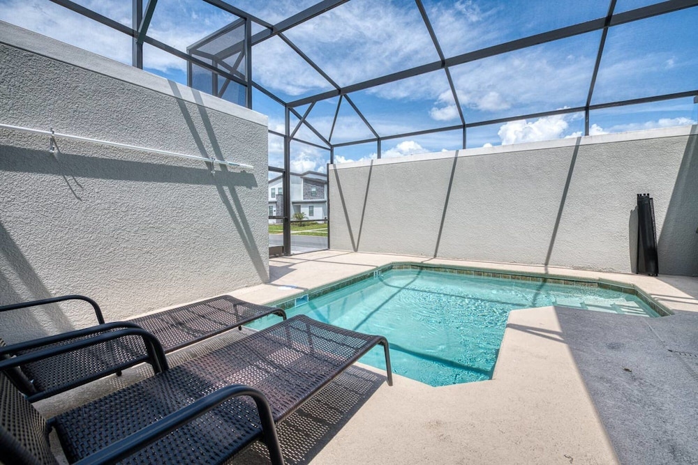 Elegant Home With Themed Bedrooms Near Disney - Image 3