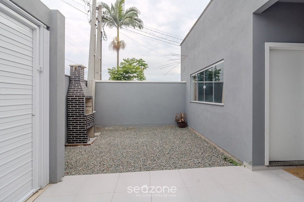 1BR House w/ BBQ & Garage in Penha Jcs0004