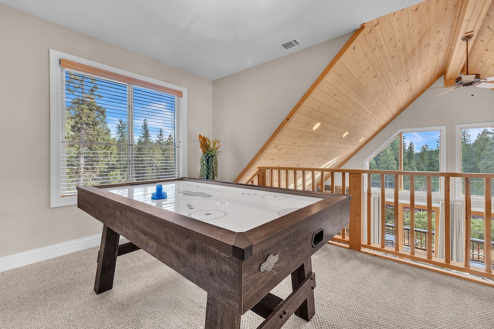 Prasad Retreat - Sunny Home W/ Deck & Air Hockey 3 Bedroom Home by Bear Valley Vacation Rentals