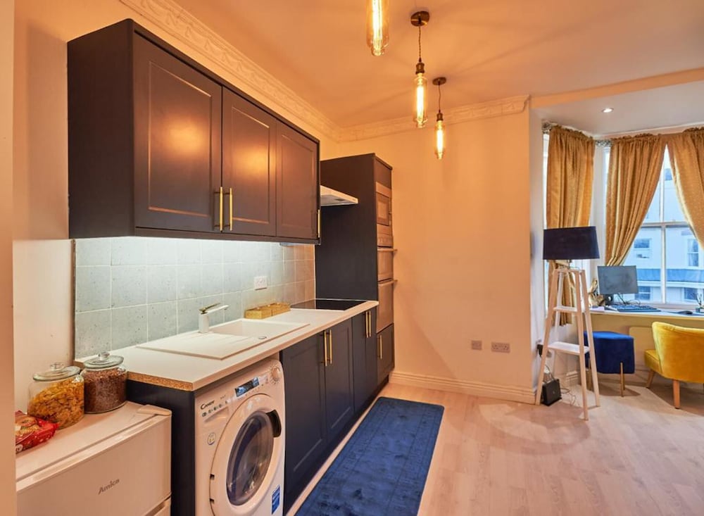 Flat in Kemptown. Road Opposite to Beach view 3