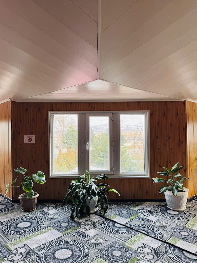 Arashan Hotel