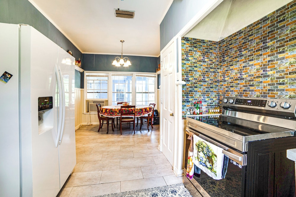 10 Mi to Lake Palestine: South Tyler Location!