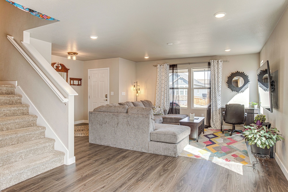 Beautiful Home w/ Bonus Room & Prime Location!