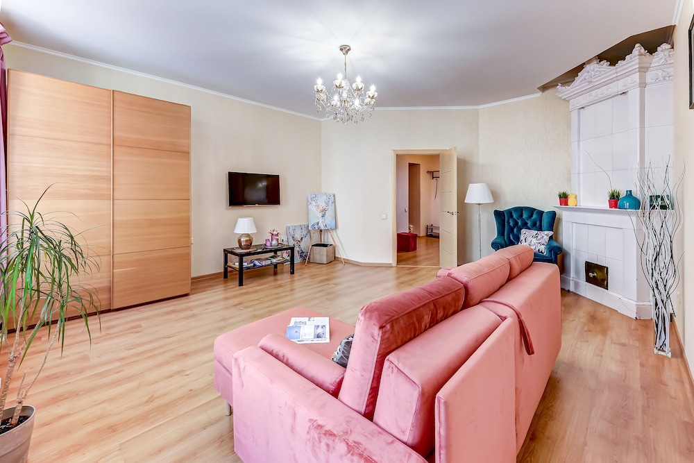 Home4day Central Apartment on Nevsky Prospekt