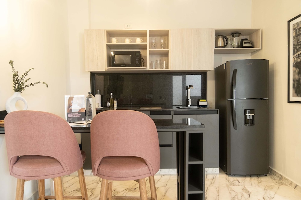 w Lovely 1BR w AC Near Ciudad Amurallada
