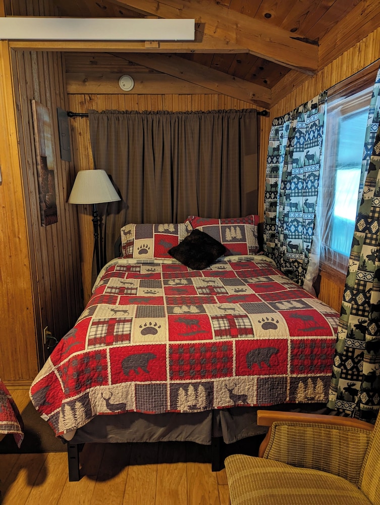 Ponderosa Pines Inn and Cabins