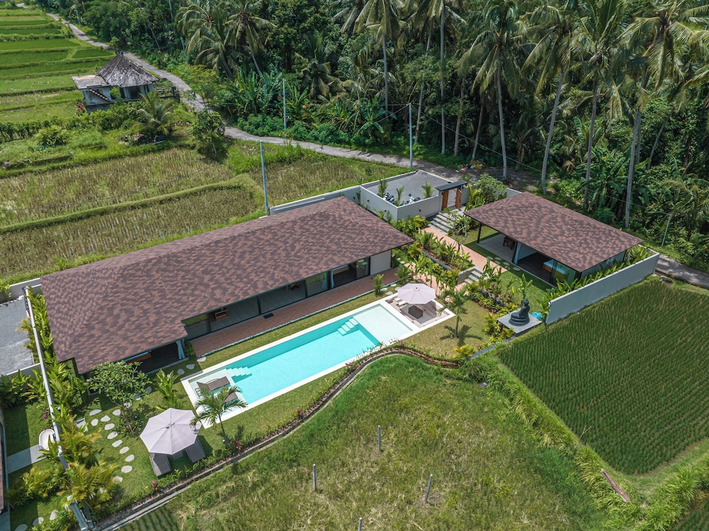 Xanadu - 5BR Ubud Designer Villa, Pool with Rice Fields Views