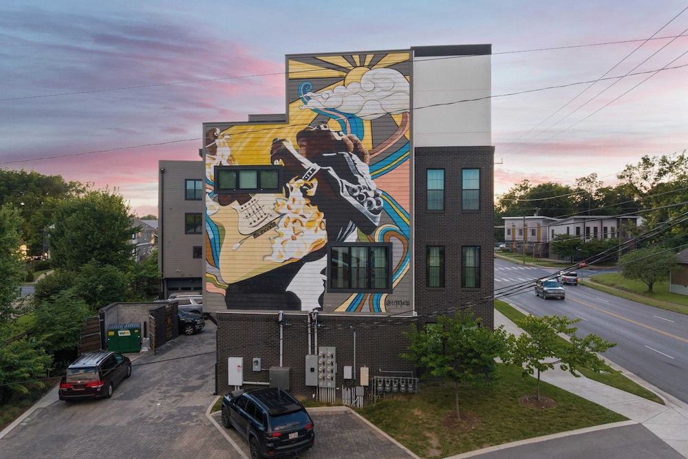 Skyline Soundhouse Rooftop Deck & Game Room Near East Nashville & Broadway