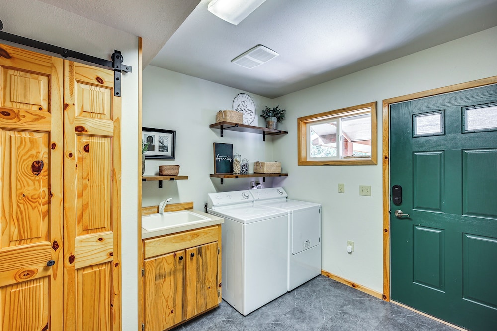 Luxury Cabin on Naches River, Near Mount Rainier!