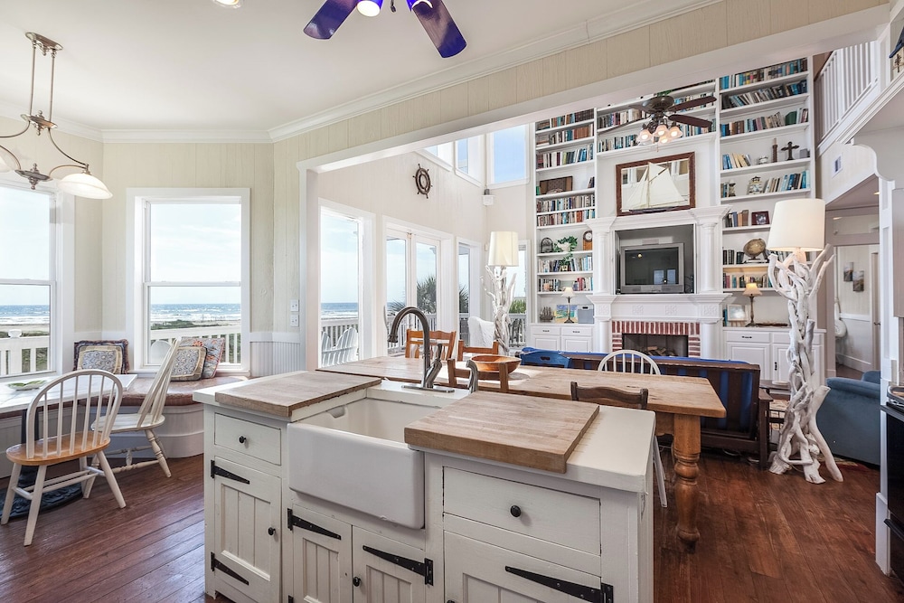 Breakers Pointe by Ryson Vacation Rentals