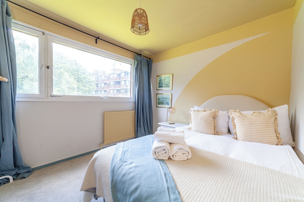 Mezzanine 3-bed In Central London