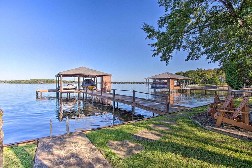 Cedar Creek Lake Home w/ Deck & Fire Pit! view 3