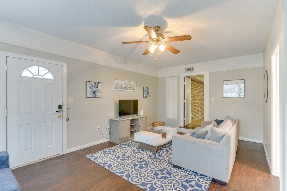 Walk to Beach: Galveston Vacation Rental!