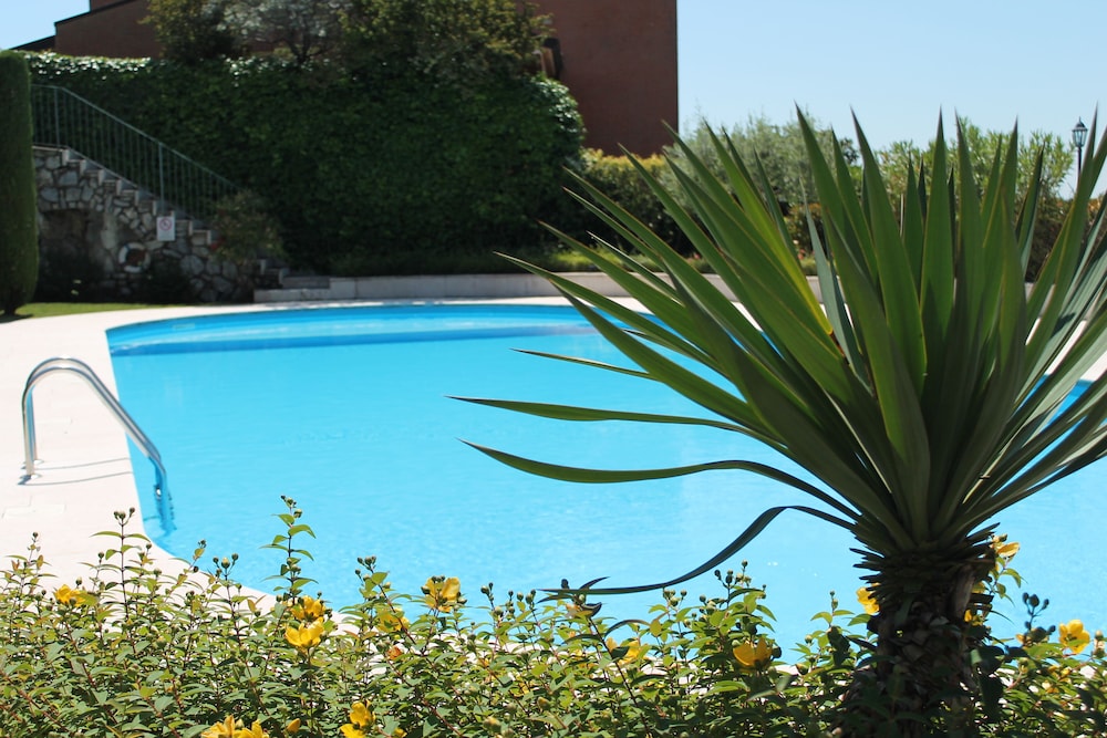 Terraced House With Shared Pool
