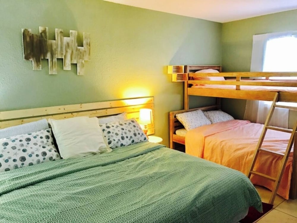 Cozy 2BR in Hollywood FL Pet Friendly