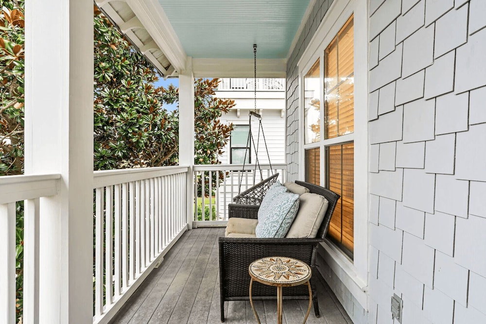 Sandy Smiles by Avantstay Seagrove Walk to Beach + Pool
