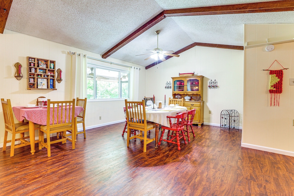 5 Mi to New Braunfels: Family-friendly Retreat