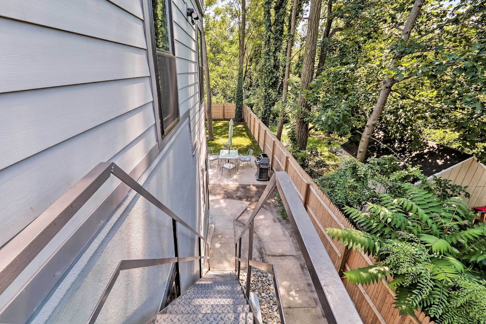 Updated Downtown Red Bank Home 5 Mi to Beach! view 4