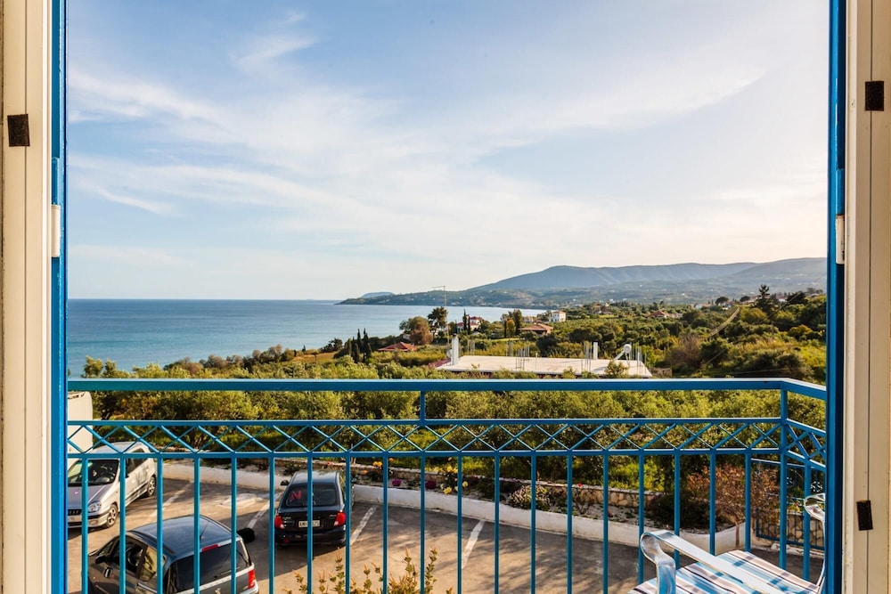 Koroni Seaview Retreat - Summer Escape Lodging photo 2