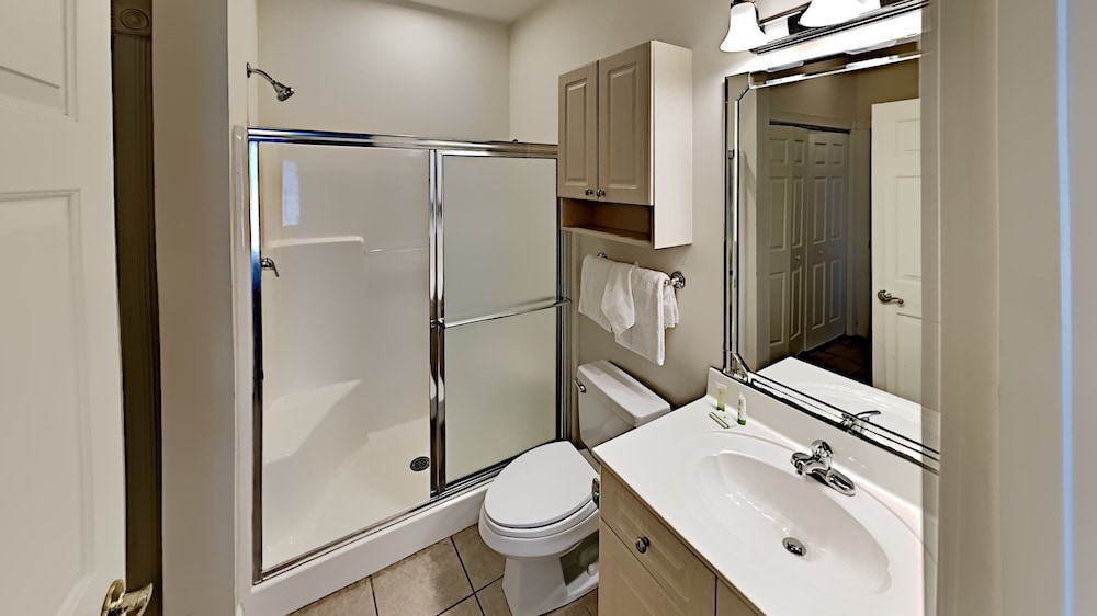 Magnolia Pointe Luster Leaf 4878-201 3 Bedroom Condo
