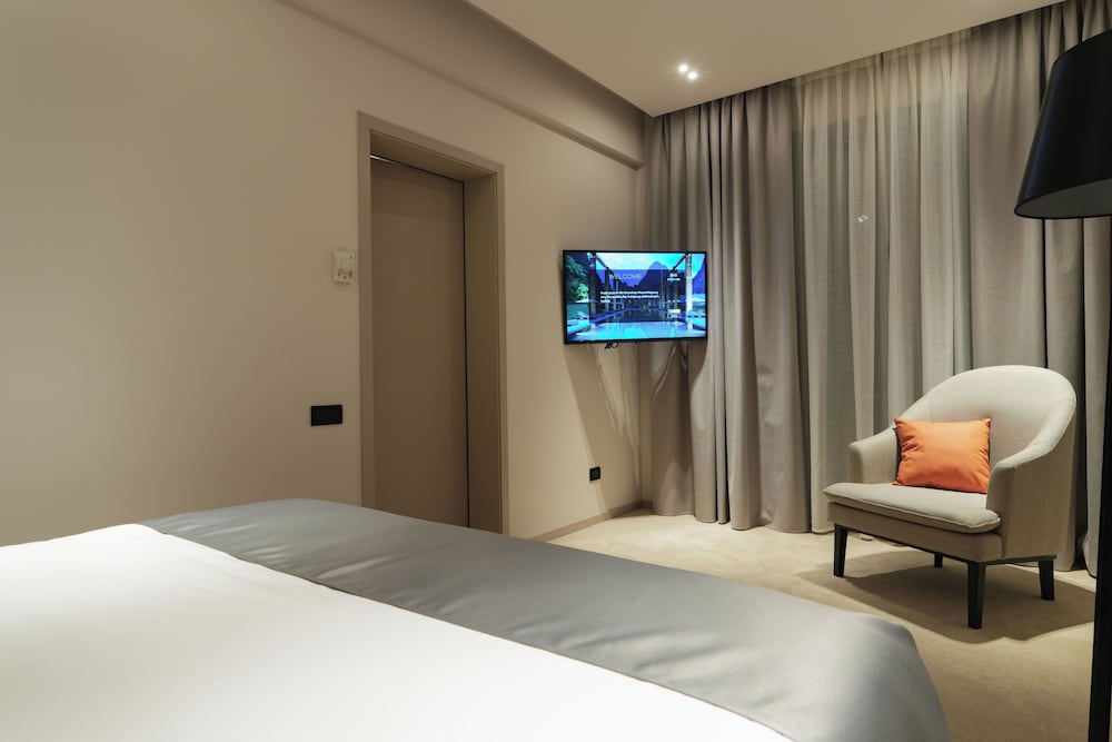 Mounthree