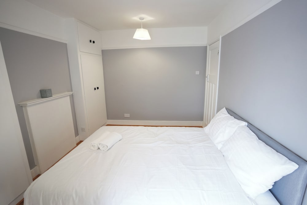 Westwick Gardens Retreat - 4 Bedroom House