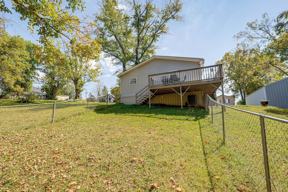 Walk to Main Street! Family Home in Williamstown