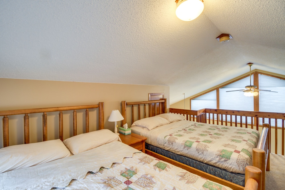 Cross Lake Retreat w/ Dock, Deck & Paddleboards! view 5